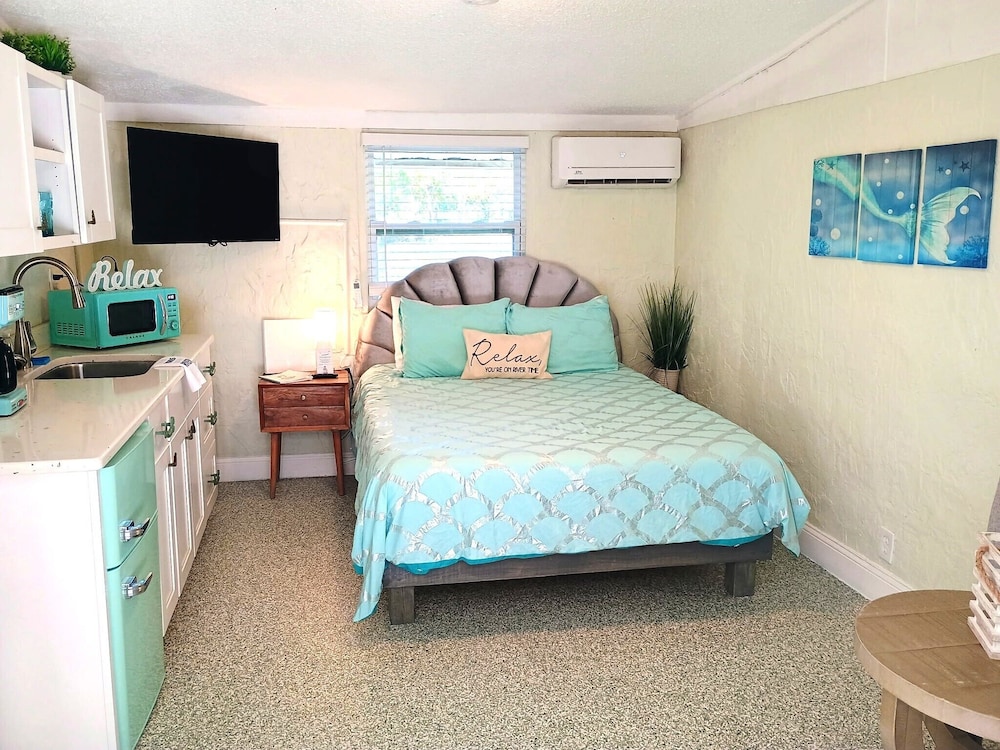 Neptune's Grotto Waterfront Retreat - photo 10