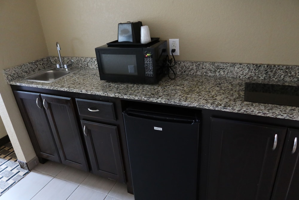 West Worth Inn and Suites - photo 16