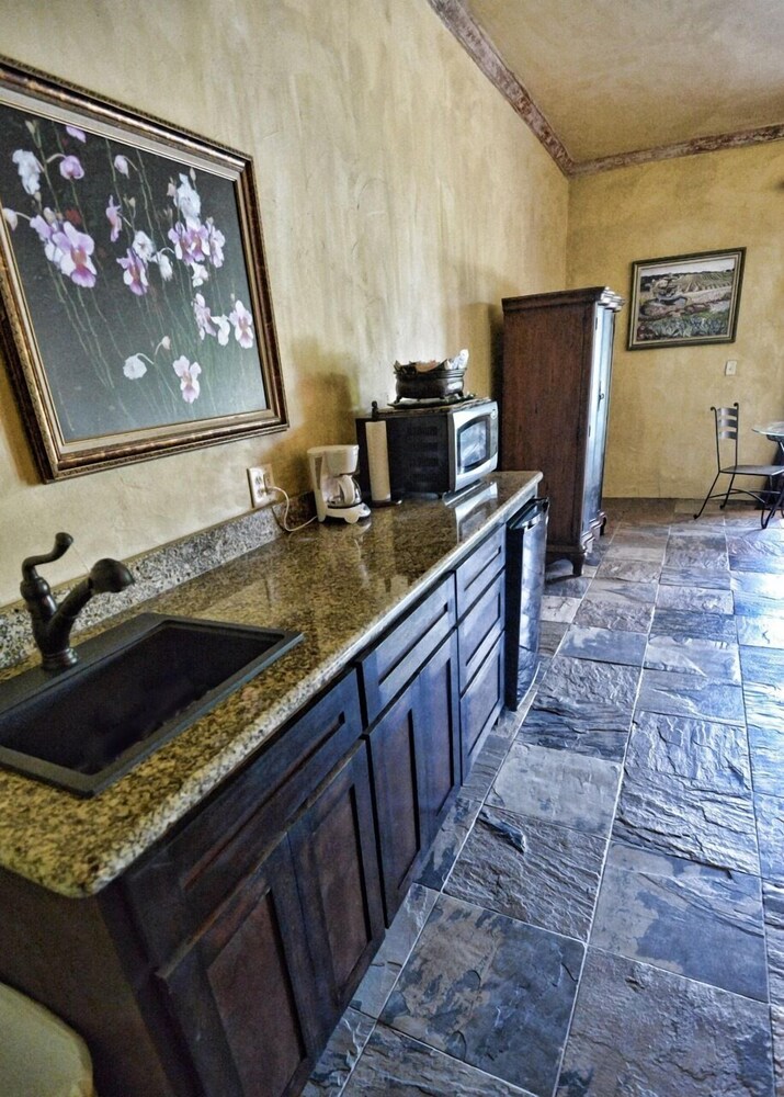 Blanco Riverside Cottages & RV - photo 21