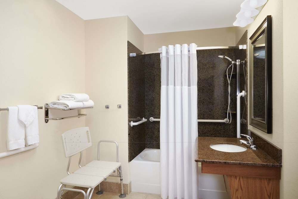 Staybridge Suites Milwaukee Airport South by IHG - photo 27