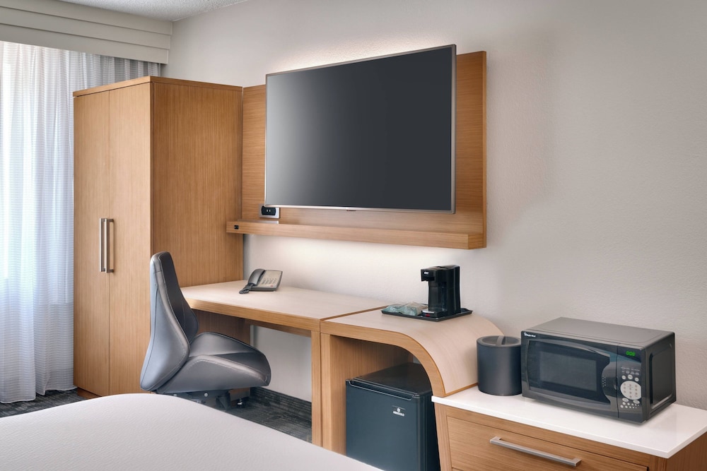 Courtyard by Marriott Charlotte Airport LoSo - photo 12