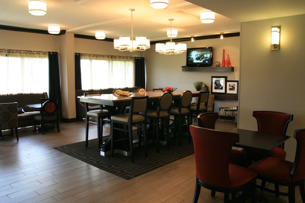 Hampton Inn Dyersburg - photo 5