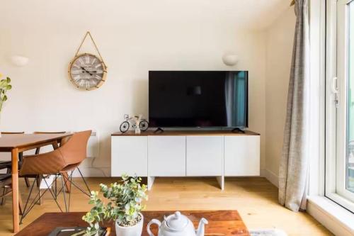 Stunning 2 Bed Ensuite Apart — 4-Star Luxury Hotel in London, United Kingdom