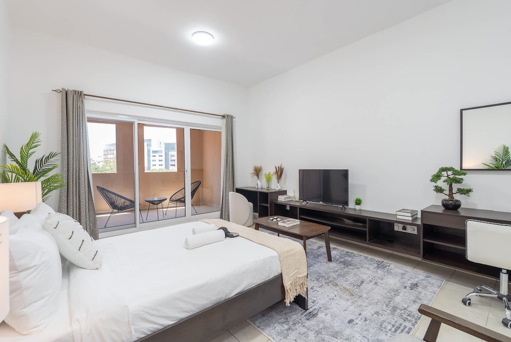 Free housekeeping visits during your stay StayShort A Gorgeous Studio in Zen 20 that Sleeps 2 — 4-Star Luxury Hotel in Dubai, United Arab Emirates