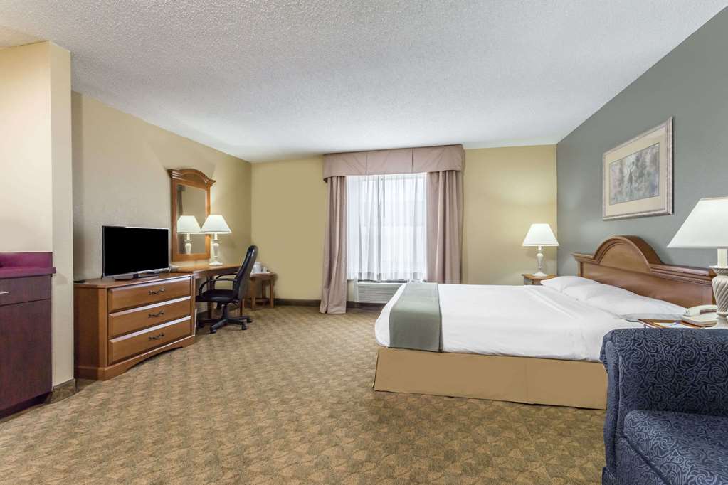 Days Inn by Wyndham Selma - photo 13