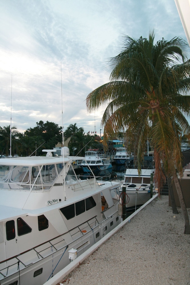 Waterside Suites & Marina - photo 42