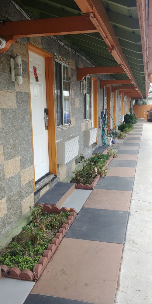 Travel Eagle Inn Motel - photo 16