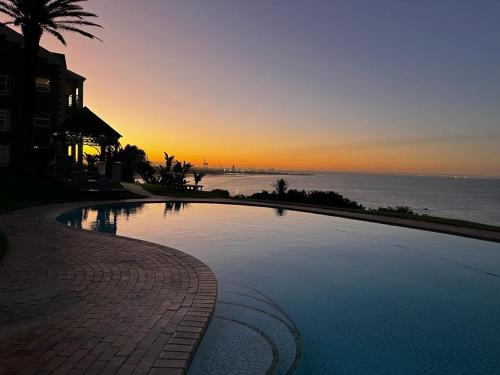 Ocean Daze Brookes Hill Suites Beachfront Flat — 4-Star Luxury Hotel in Port Elizabeth, South Africa