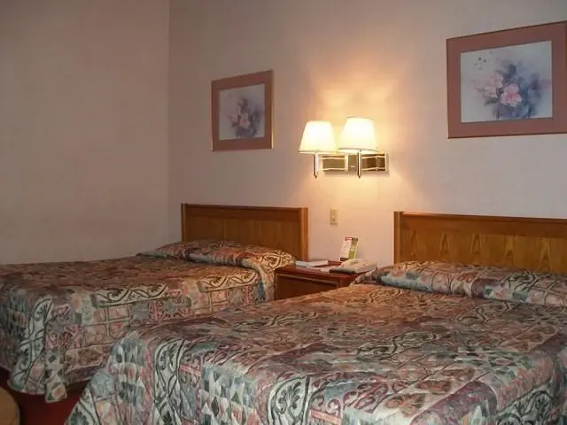 E Z Inn & Suites - photo 11