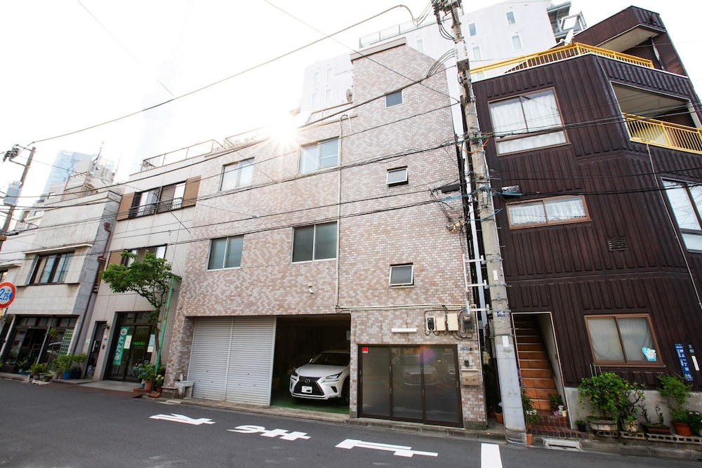 Hakuro Skytree - carbon neutral hotel in Tokyo