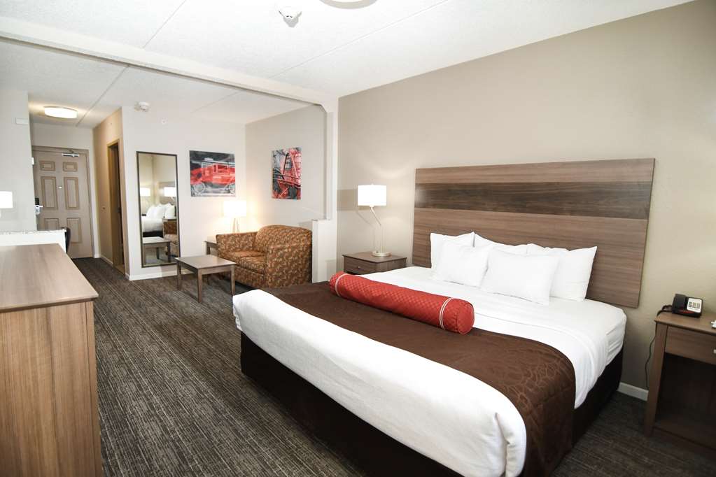 Best Western Plus Sandusky Hotel & Suites - photo 30