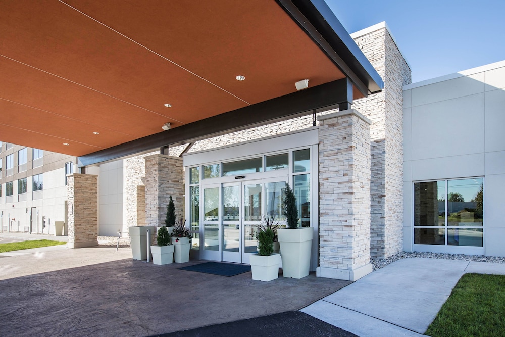Holiday Inn Express & Suites Ludington by IHG - photo 30