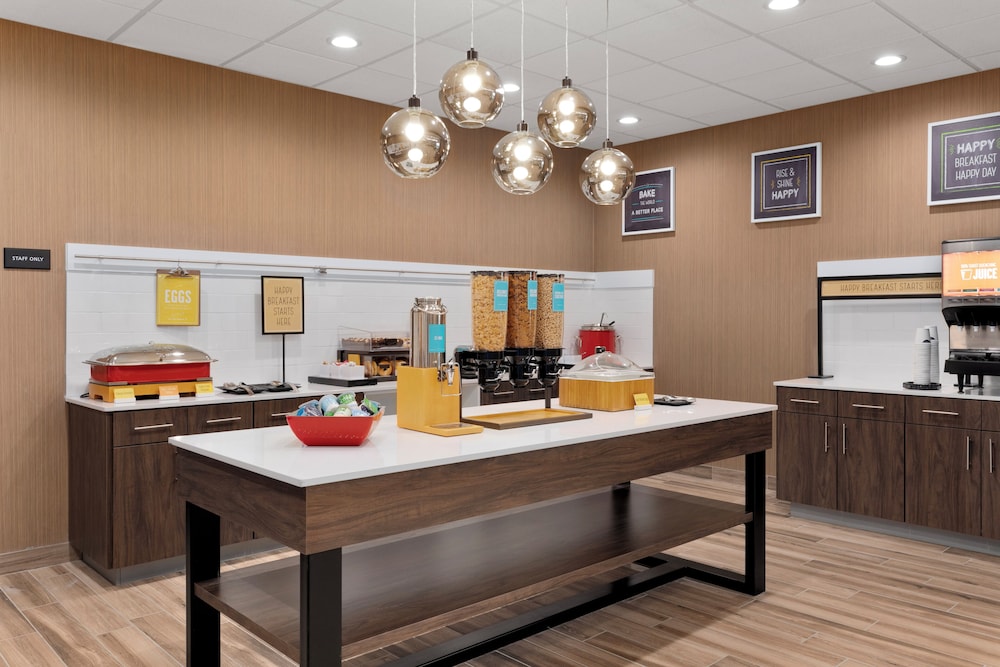 Hampton Inn Saline - photo 28