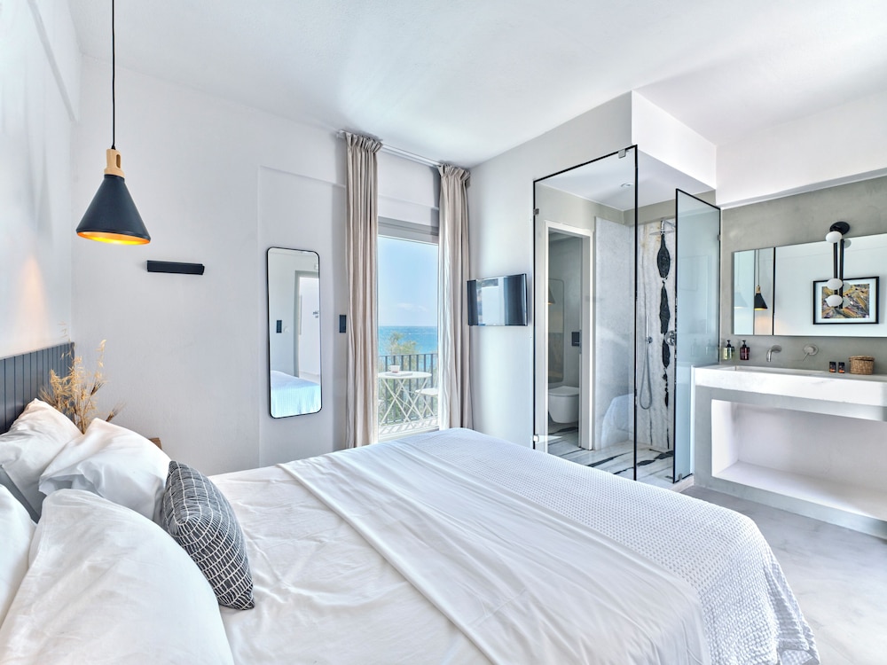 Magoo Suites in Paros, Greece