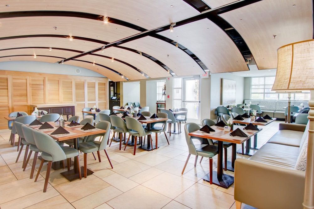 Crowne Plaza Charleston Airport Conv Ctr by IHG - photo 41
