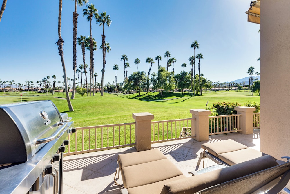 Patio And Resort Amenities Palm Desert Escape — Palm Desert