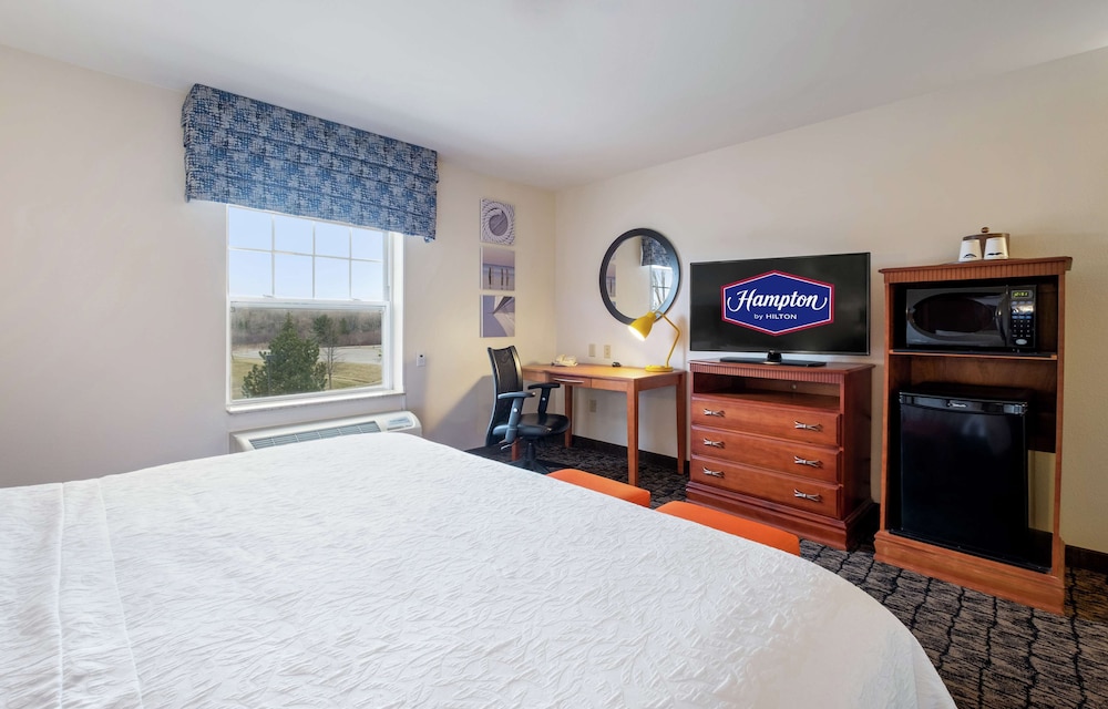 Hampton Inn & Suites Rockland - photo 8