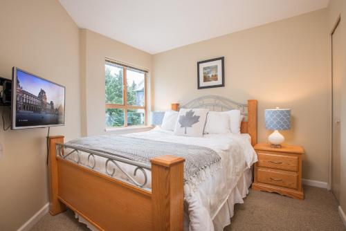 R & R Retreat Luxury Condo — 4-Star Luxury Hotel in Whistler, Canada