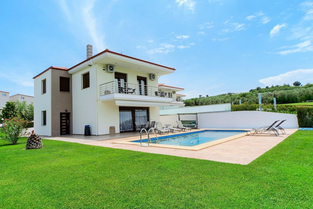 Villas Hanioti — 4-Star Luxury Hotel in Kassandreia, Greece
