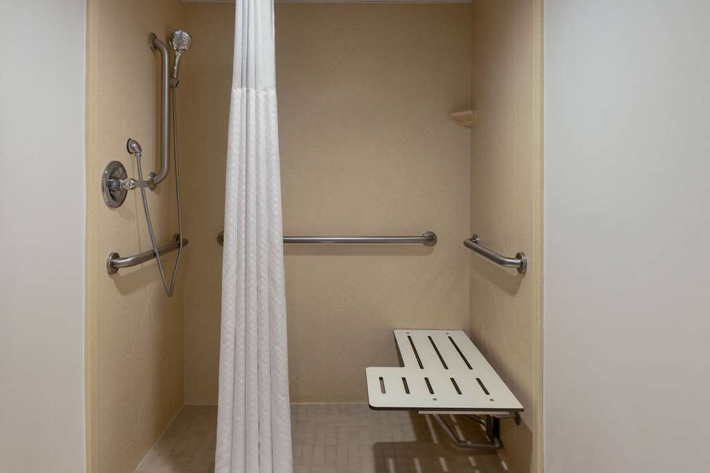 La Quinta Inn & Suites by Wyndham Lake George - photo 13