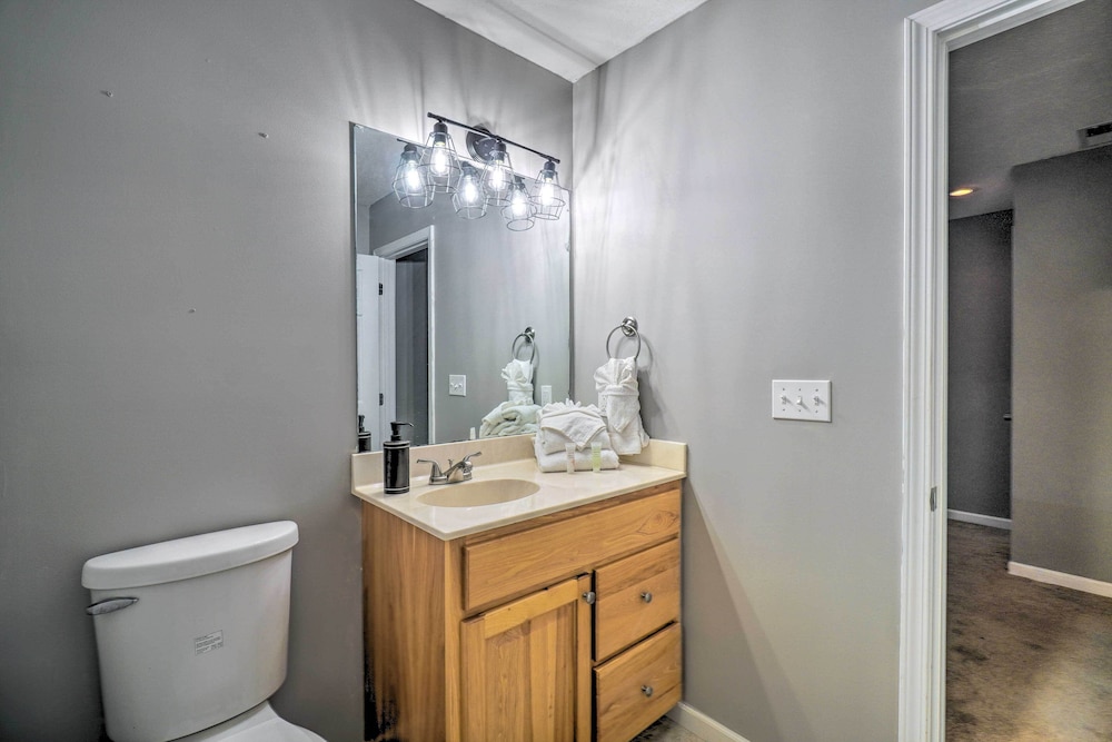 Peaceful Sevierville Home with Private Hot Tub — 4-Star Luxury Hotel in Sevierville, United States