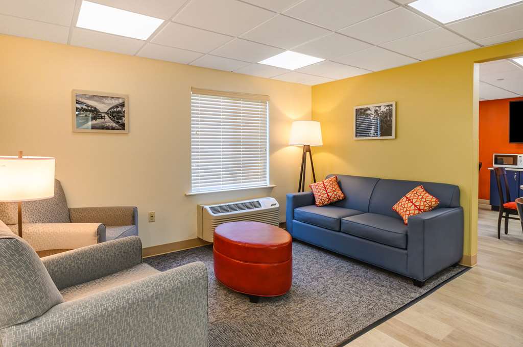 Econo Lodge Hammond - photo 6