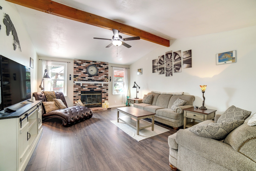 Pet Friendly Home with Hot Tub 6 Mi to Dtwn Reno