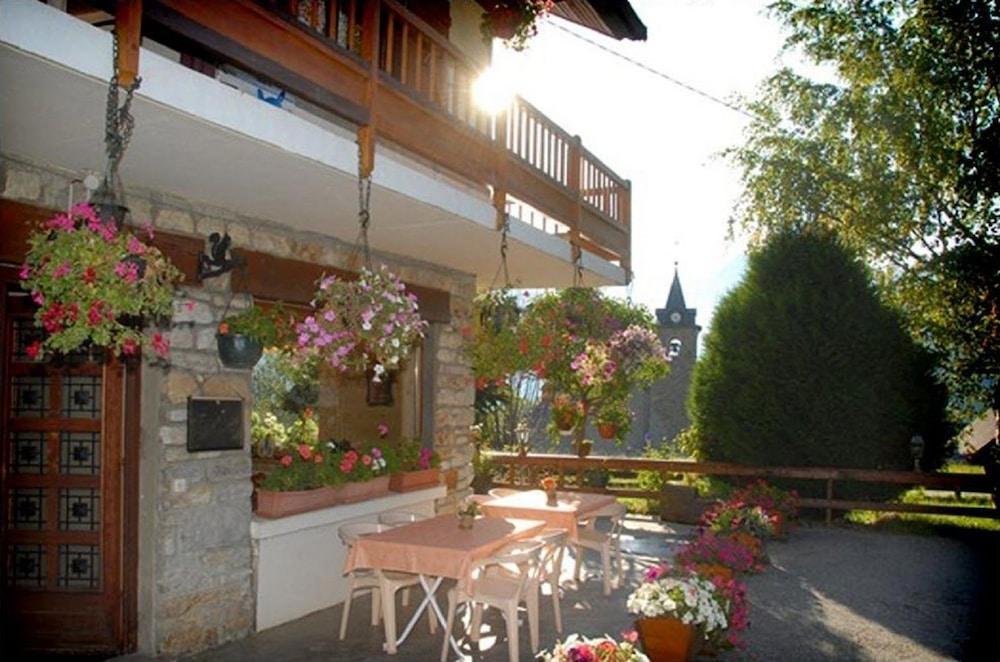 Hotel Restaurant Le Grillon in Saint-Jean-De-Maurienne, France