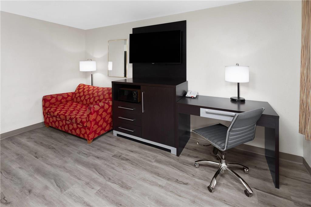 Baymont by Wyndham Green Bay - photo 25