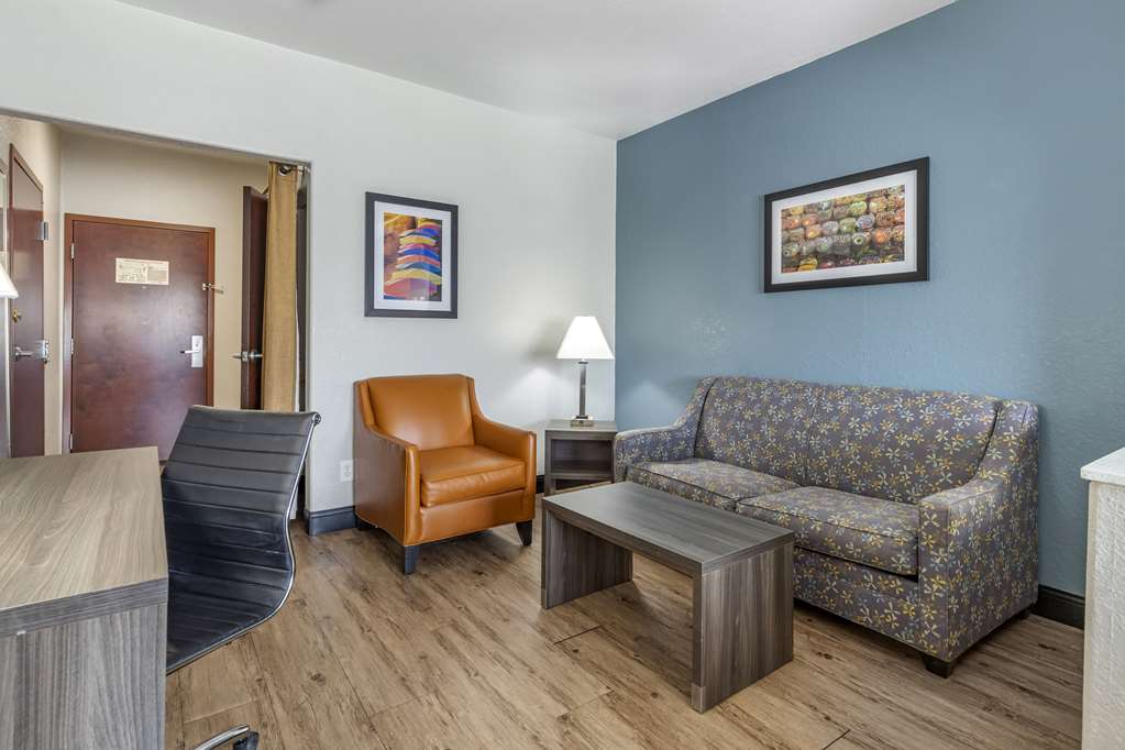 Best Western Plus Victoria Inn & Suites - photo 25