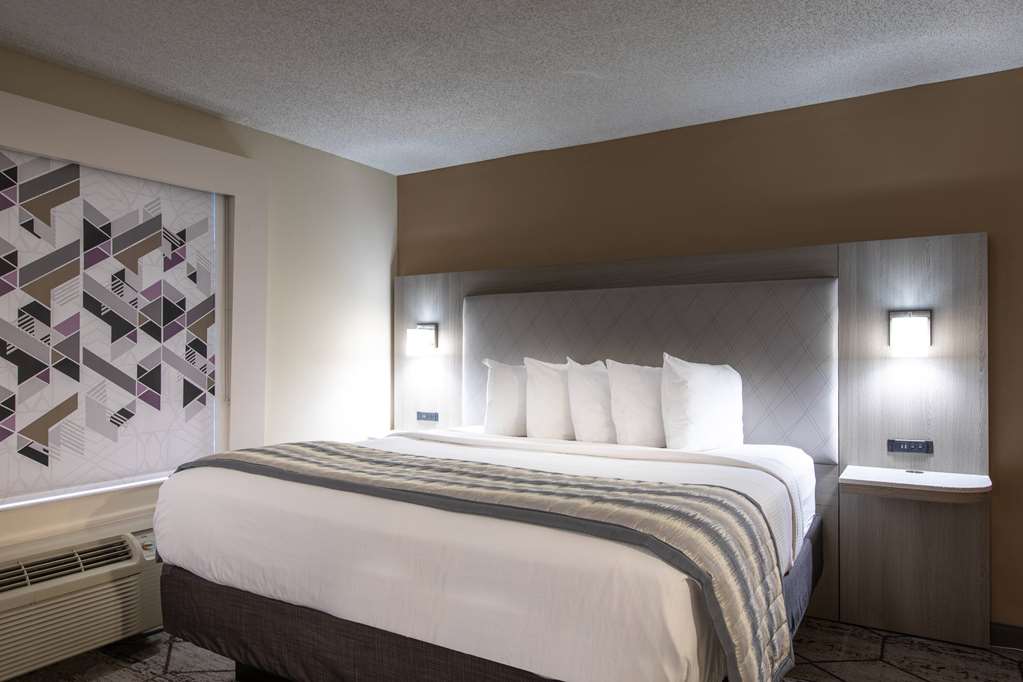 Wingate by Wyndham Charlotte Speedway Concord - photo 23