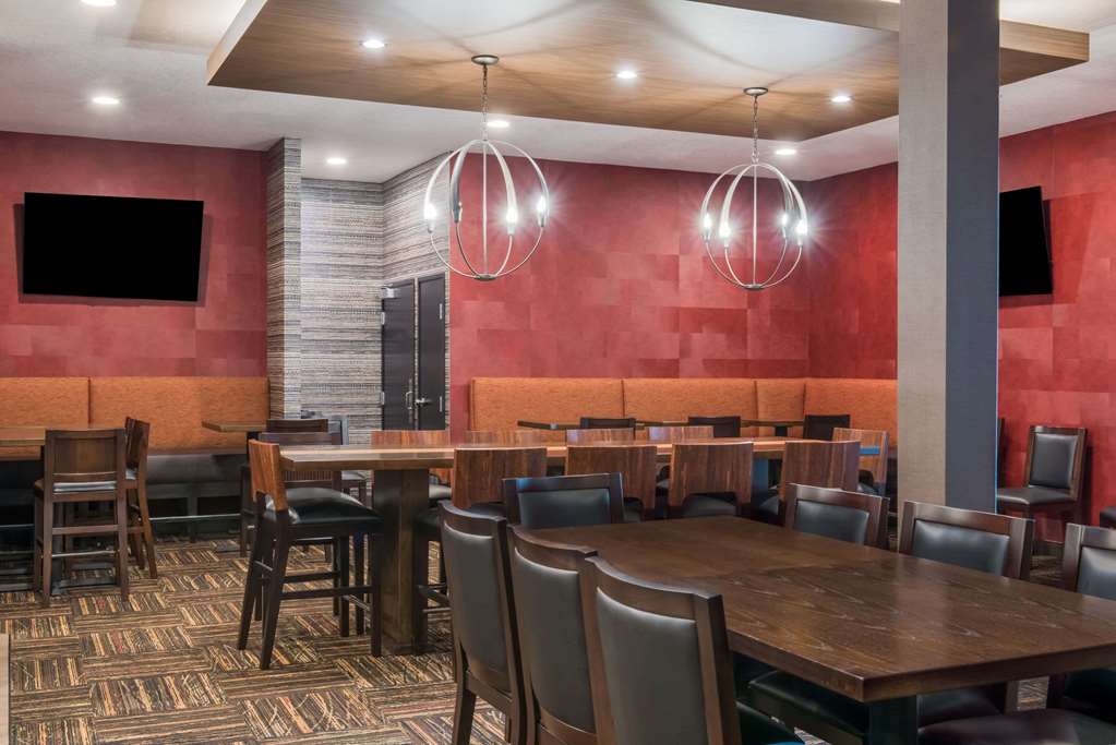 Ramada by Wyndham Grand Forks - photo 14
