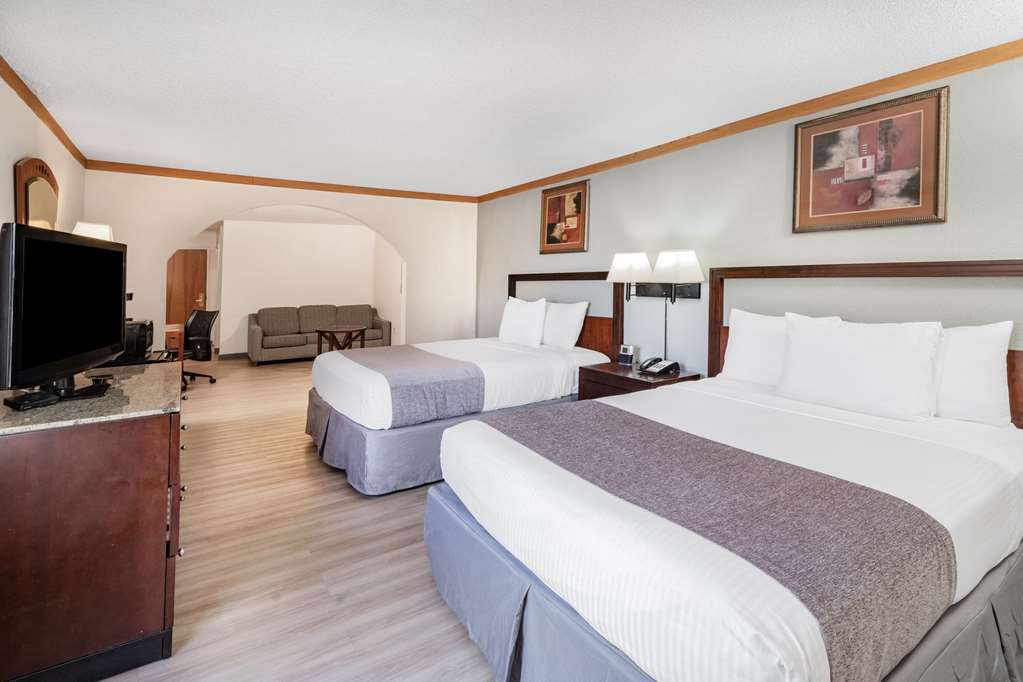 Red Roof Inn & Suites Hinesville - photo 42