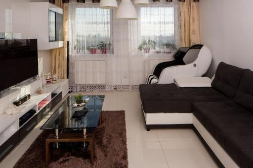 OrangeHomes One bedroom apartment with fireplace — 4-Star Luxury Hotel in Budapest, Hungary