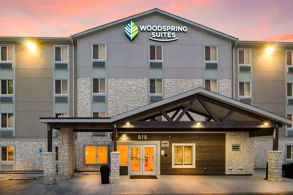 WoodSpring Suites Lake Jackson - photo 3