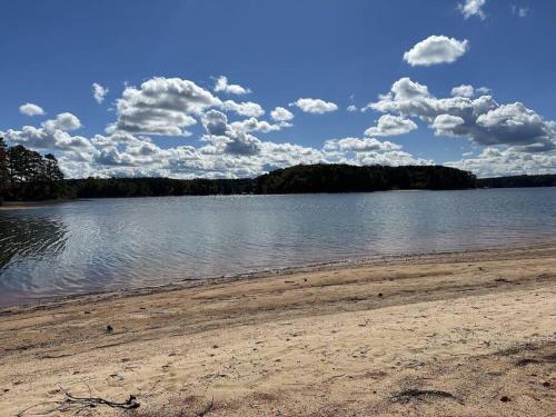 Kerr Lake Pvt Dock included Beach area and Cove — 4-Star Luxury Hotel in Manson, United States