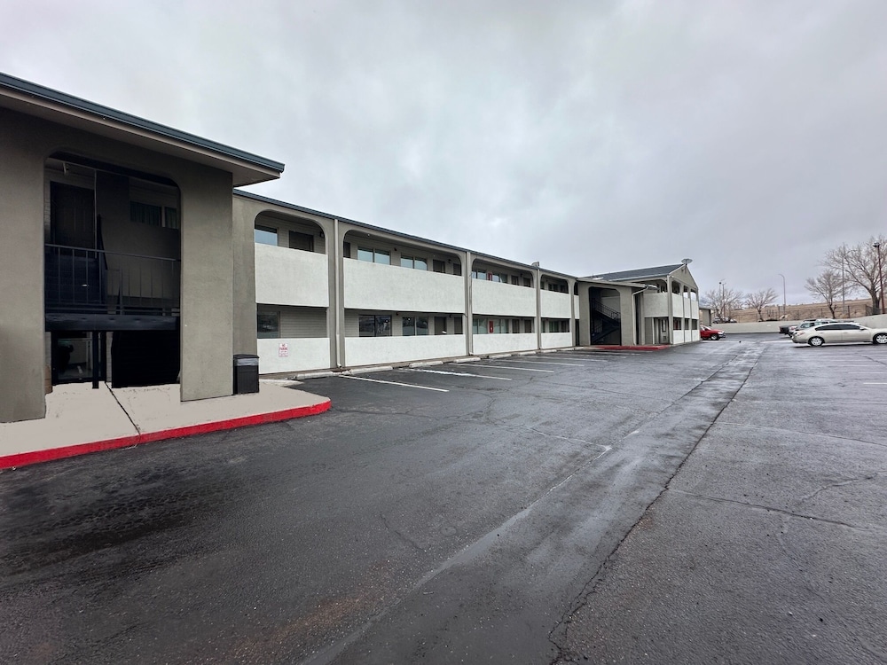 Desert Sands Inn & Suites - photo 18