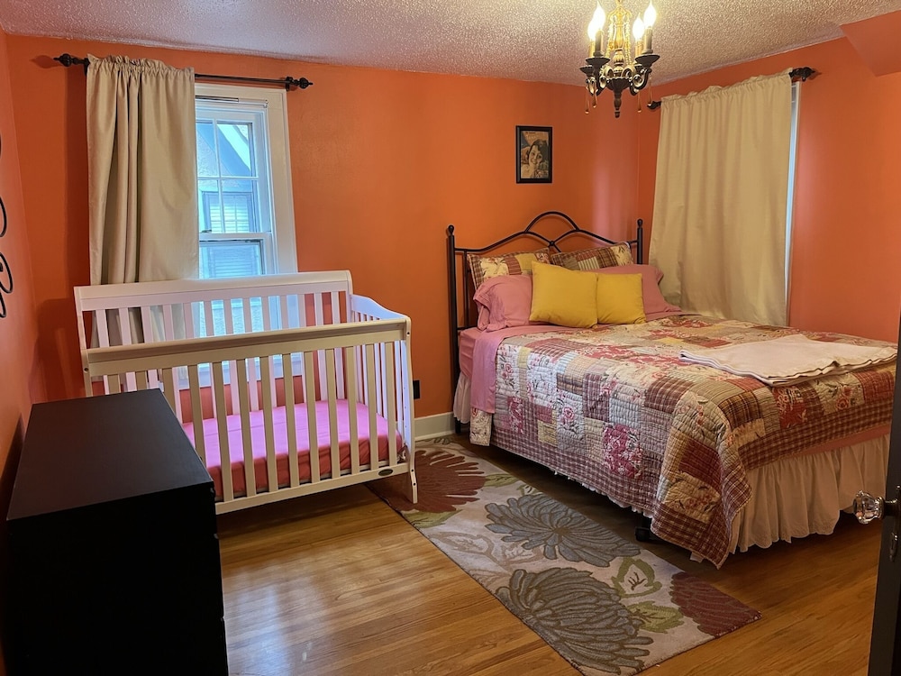 Historic Twin Tudors Inn - photo 5