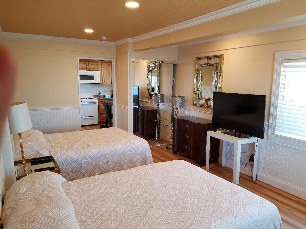 Vineyard Harbor Motel Private Beach - photo 20