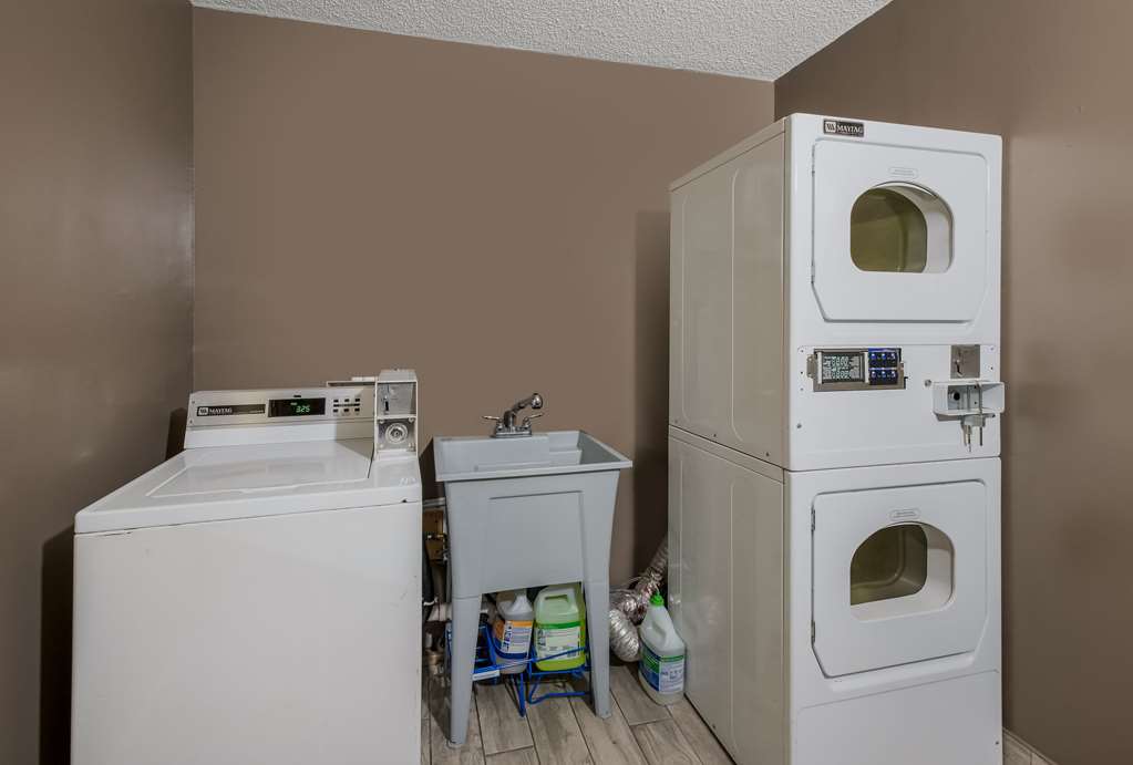 Econo Lodge Inn & Suites Diamondhead - photo 28