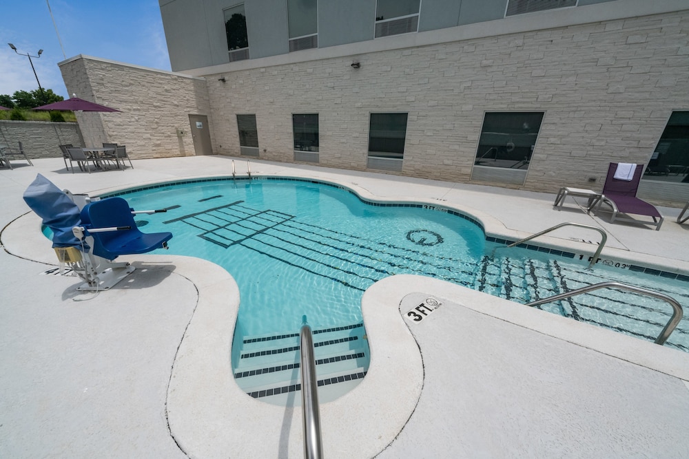 Holiday Inn Express & Suites Memphis Arpt Elvis Presley Blv by IHG - photo 4
