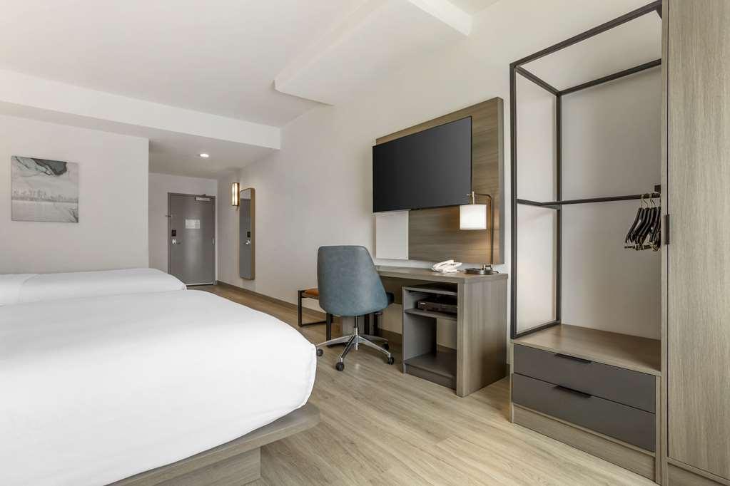 Comfort Inn & Suites Newark Liberty International Airport - photo 34