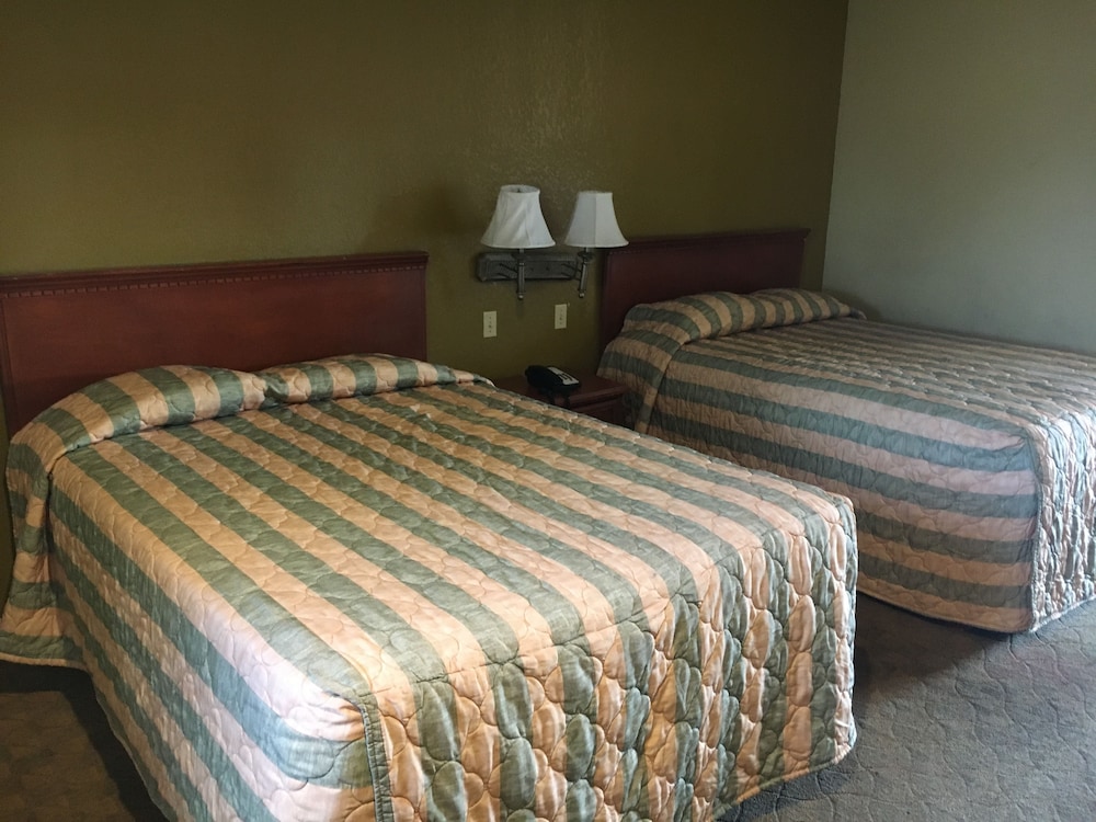 Bellflower Travel Inn - photo 12
