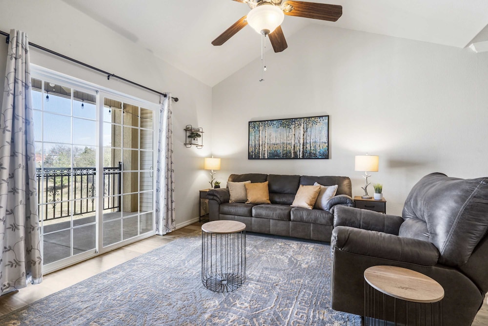 Sweet Serenity Stay for 4 — 4-Star Luxury Hotel in Branson, United States