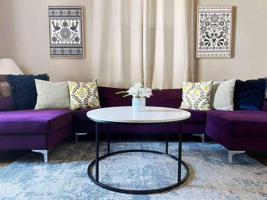 Color Pop Casas Townhomes near Ford Center — 4-Star Luxury Hotel in Evansville, United States