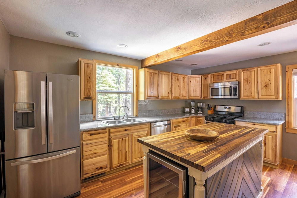 Sweet Pine Deck Hot Tub Cozy Modern Interior Close to Ski Resort - photo 31