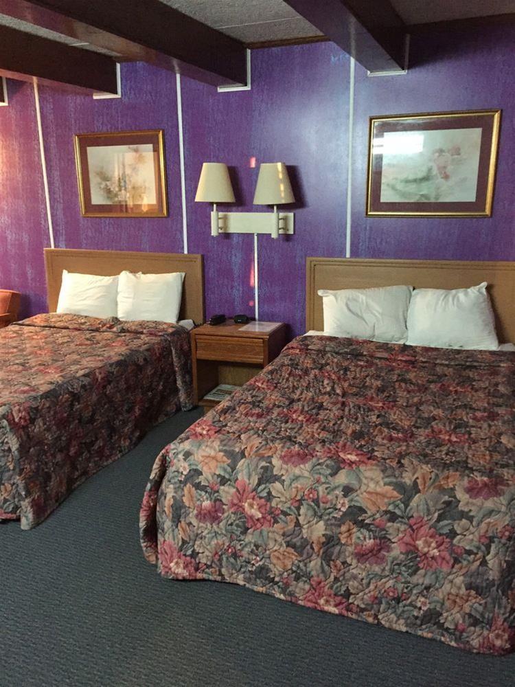 B & J Motel - photo 14