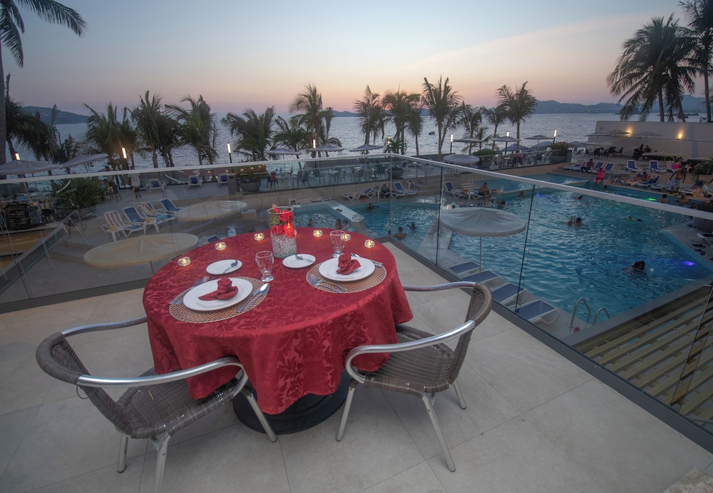 Couples dining