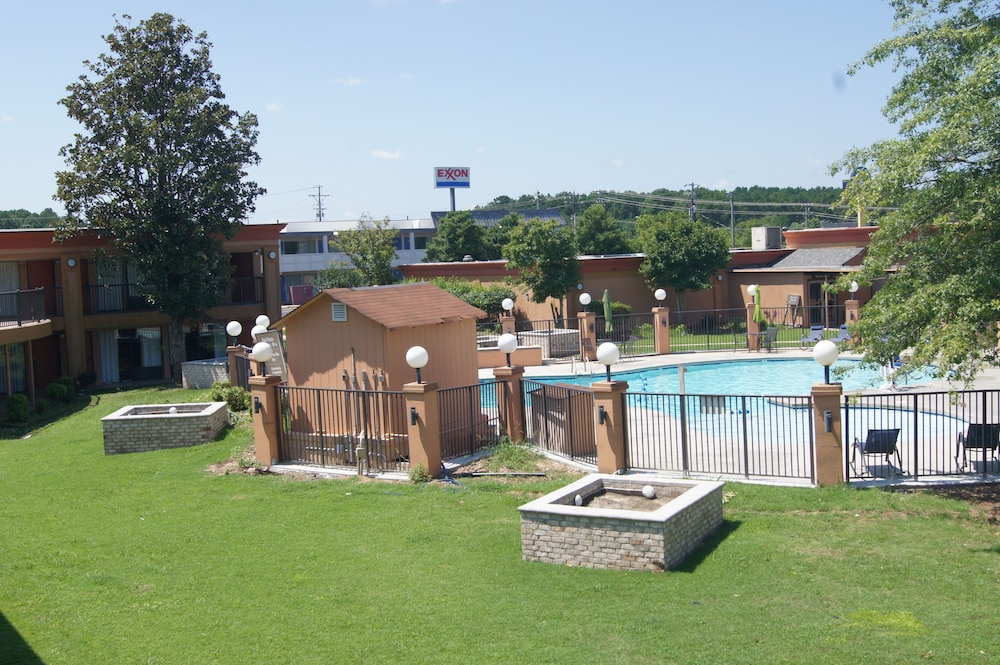 Days Inn by Wyndham Durham Near Duke University - photo 85