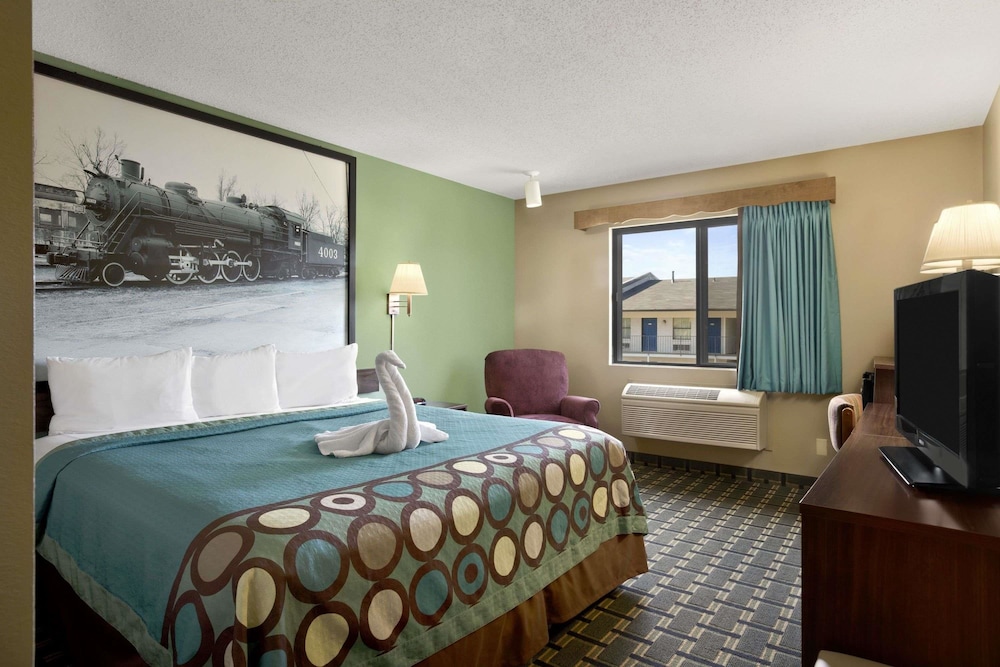 Super 8 by Wyndham Russellville - photo 6